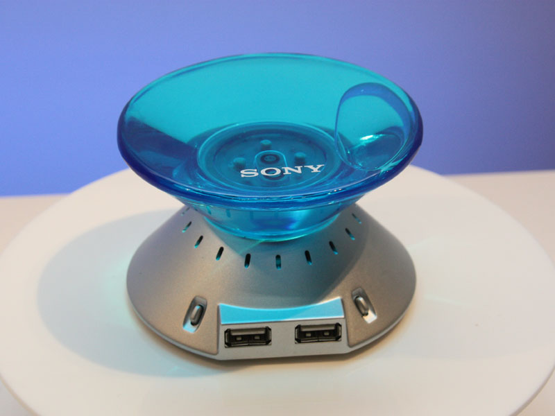 Illustration for article titled Sony Retro-Looking Fuel Cell Battery Is a Speaker Is a Charger